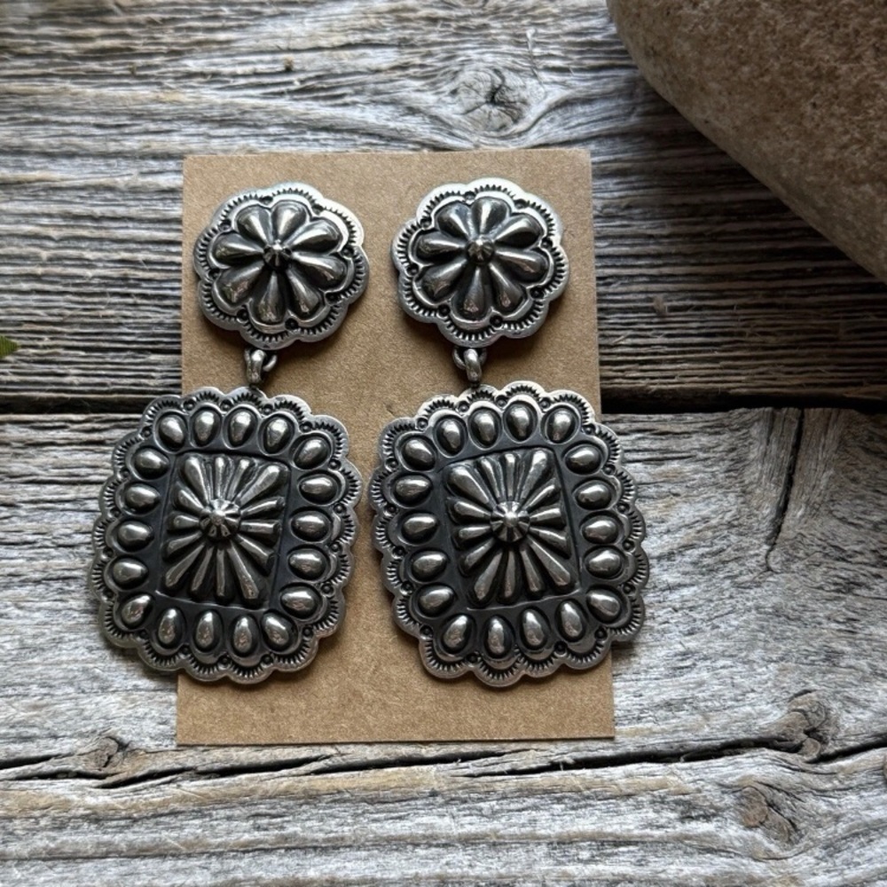 Navajo Native American Sterling Silver Stamped Handmade Earrings T O White - Picture 4 of 12